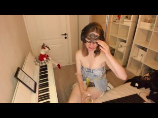 pianogirl masked pianist on bongacams